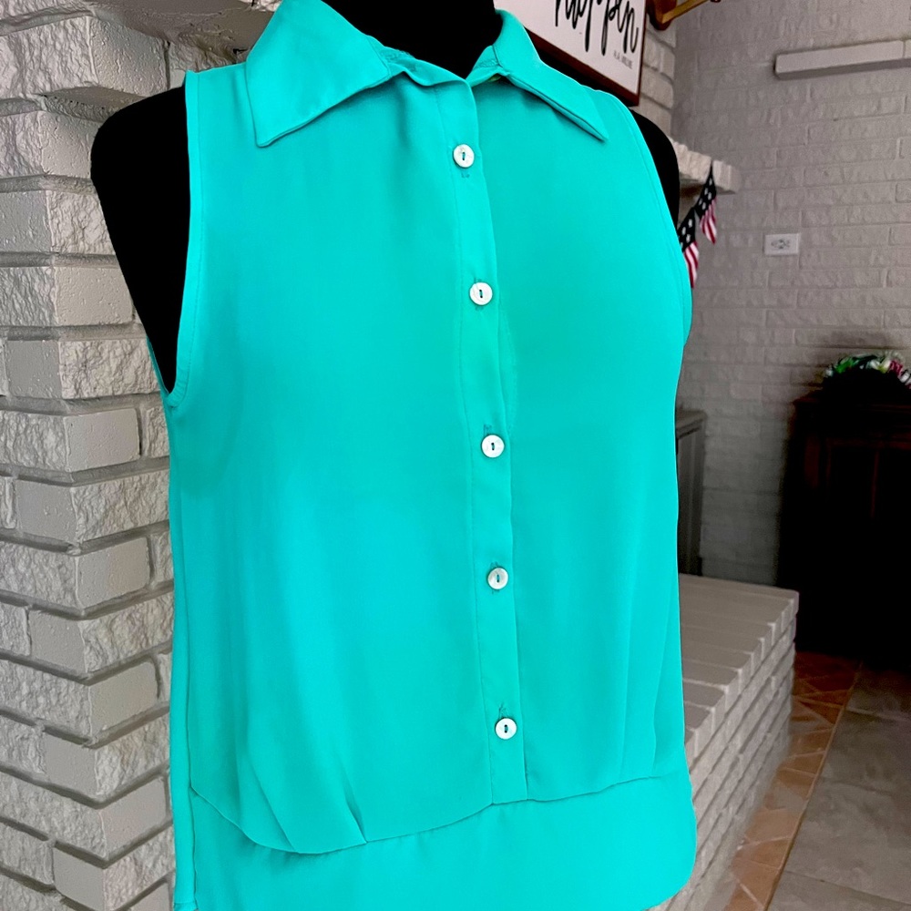 Jade sleeveless blouse.